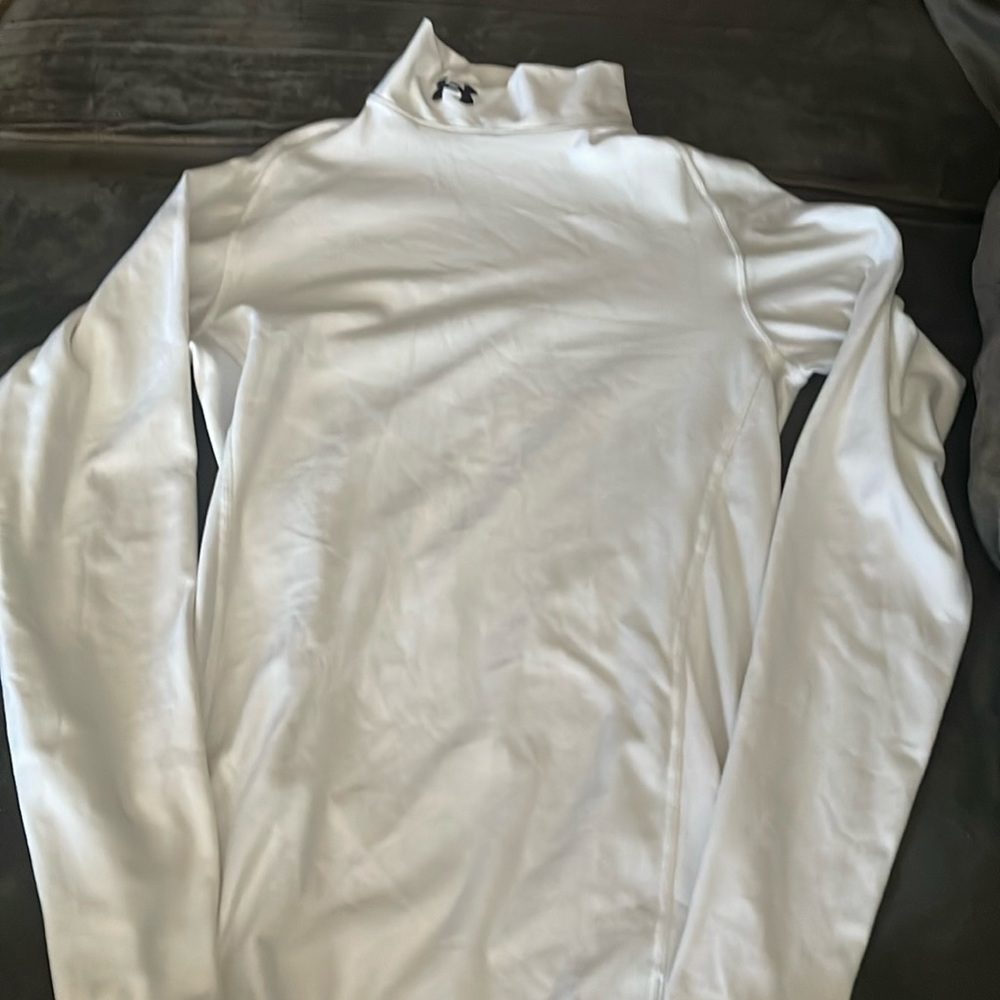 Under Armor half turtle neck cold gear mock